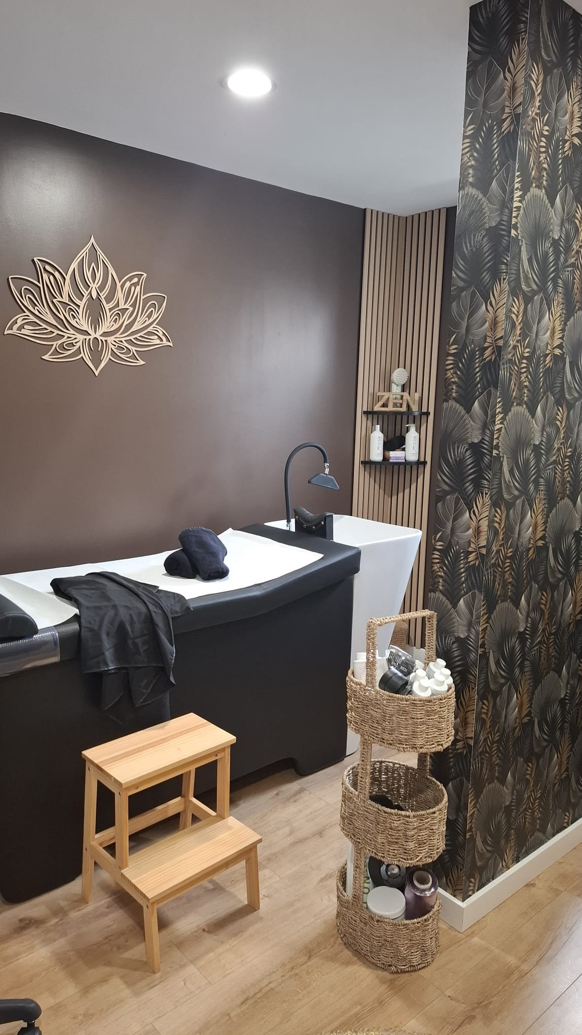 Photo Chloé Deshoulières du Studio'L Hair Spa à Ligugé au sein du Centre Meta MorphOze - Centre d'émergence humaine proche de Poitiers, soin profond du cuir chevelu et du cheveux, instant de détente