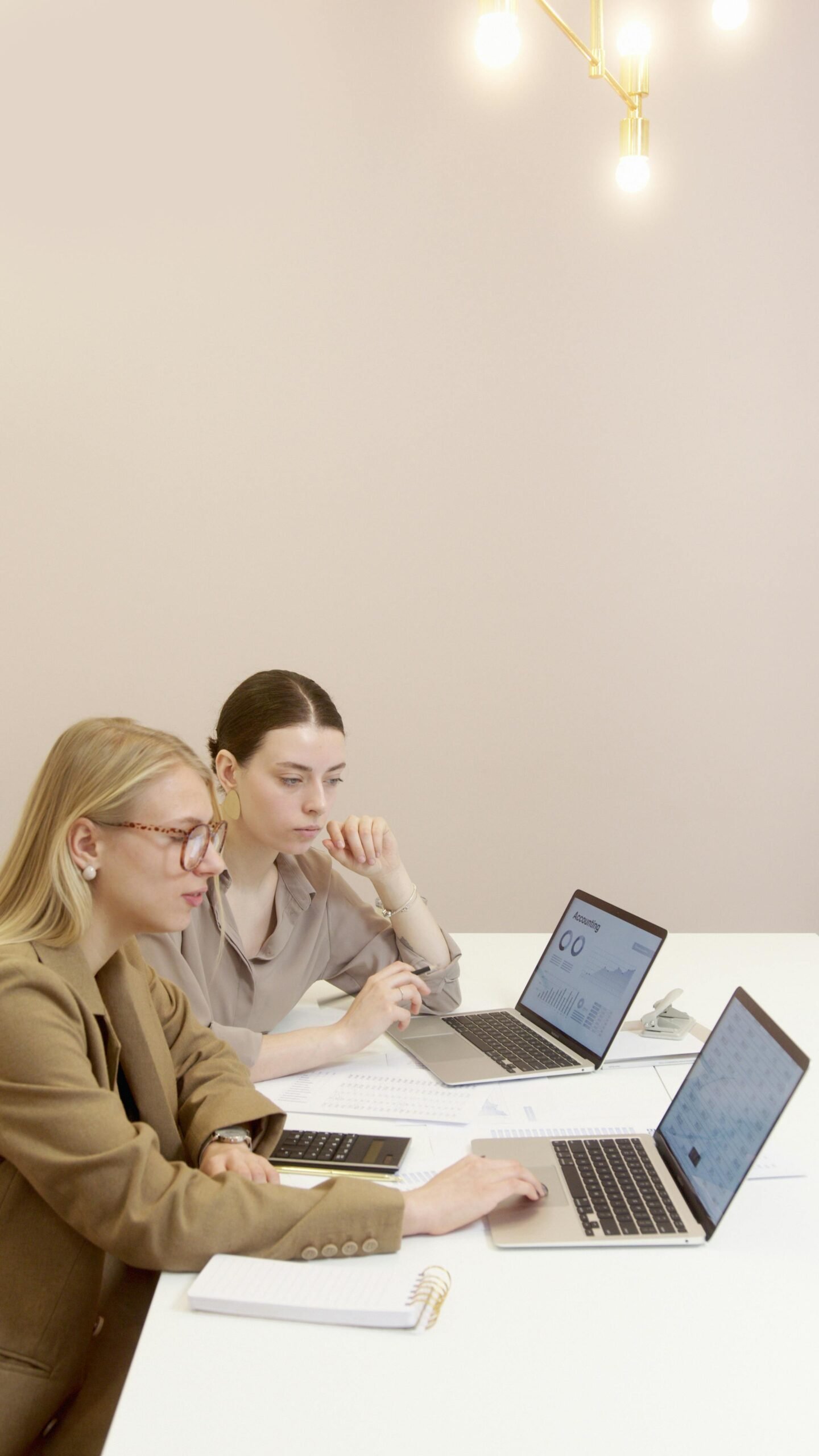 image libre de droits pexel - formations entrepreneuriat pour aider les entrepreneurs à se lancer sereinement ou à développer leur entreprise en fonction de leurs objectifs, animé par Marie Lestremau et Chloé Deshoulières en entreprise ou à Ligugé au Centre Meta MorphOze - Centre d'émergence humaine près de Poitiers