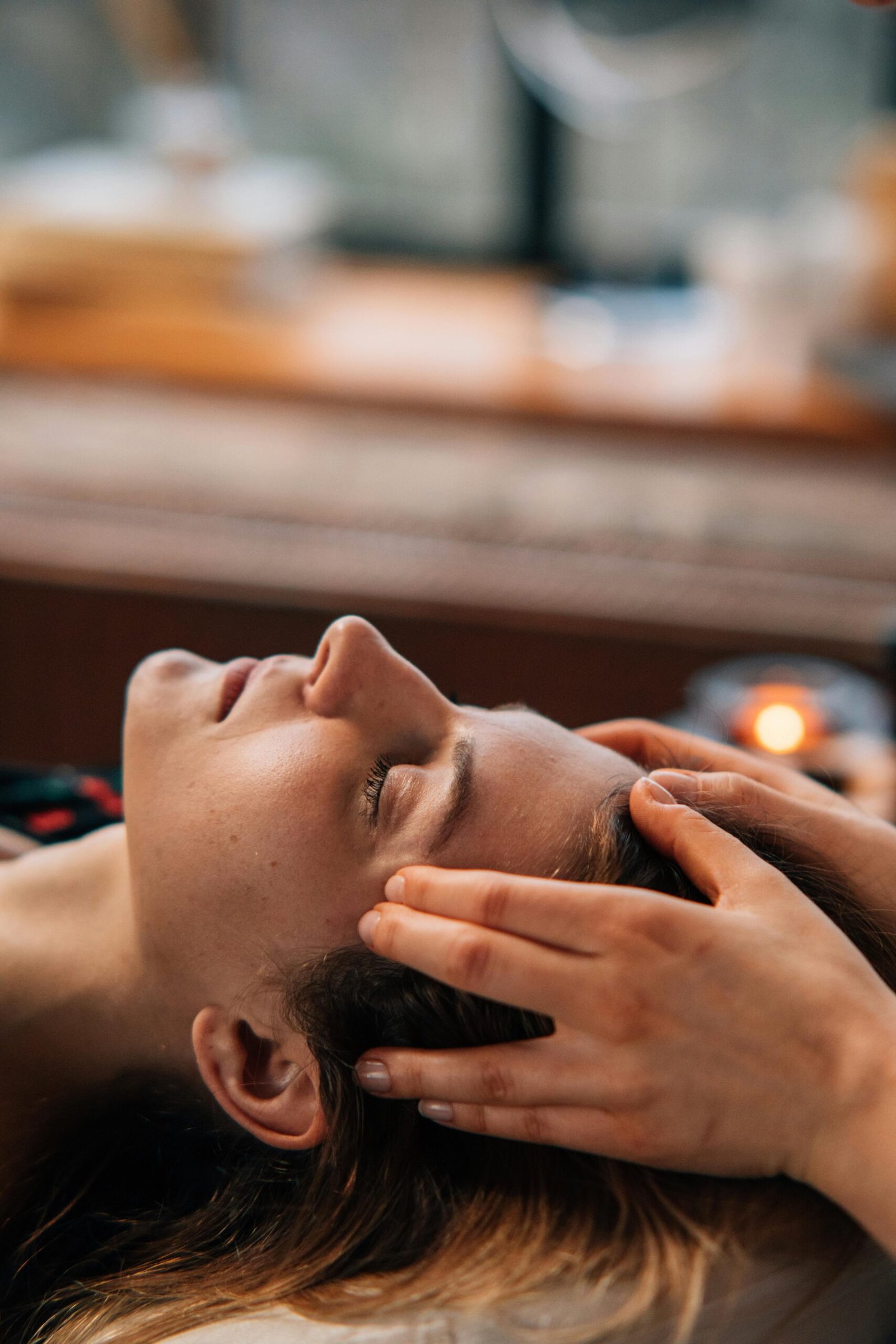 image libre de droit pexel - soin reiki proposé par Marie Lestremau dans la gamme d'offres signature Minuit Papillon du Centre Meta MorphOze - Centre d'émergence humaine à Ligugé près de Poitiers